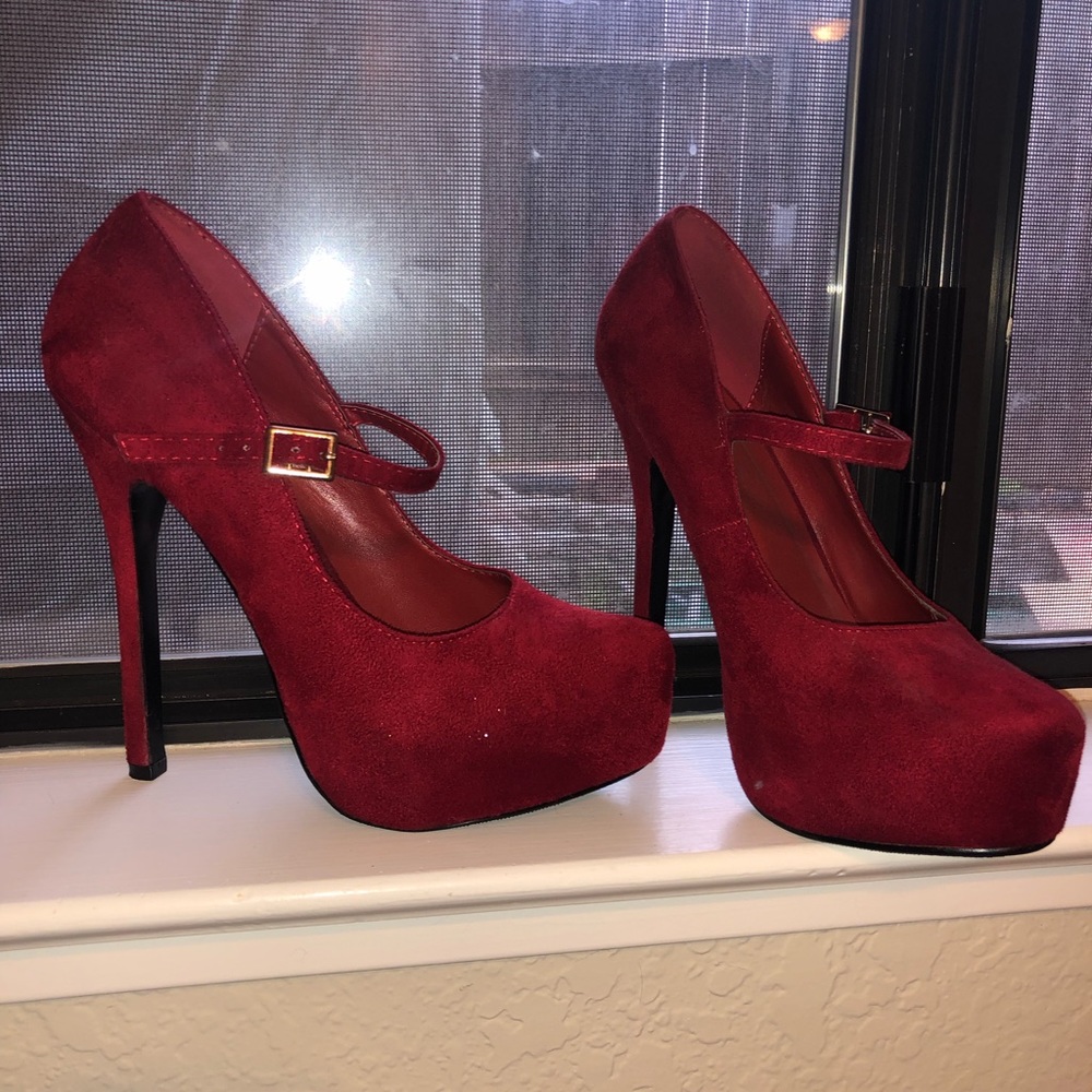 Beautiful red heels, size 7.5